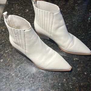 Marc Fisher Women’s Pointed Toe Ankle Booties Size 8 M White Leather